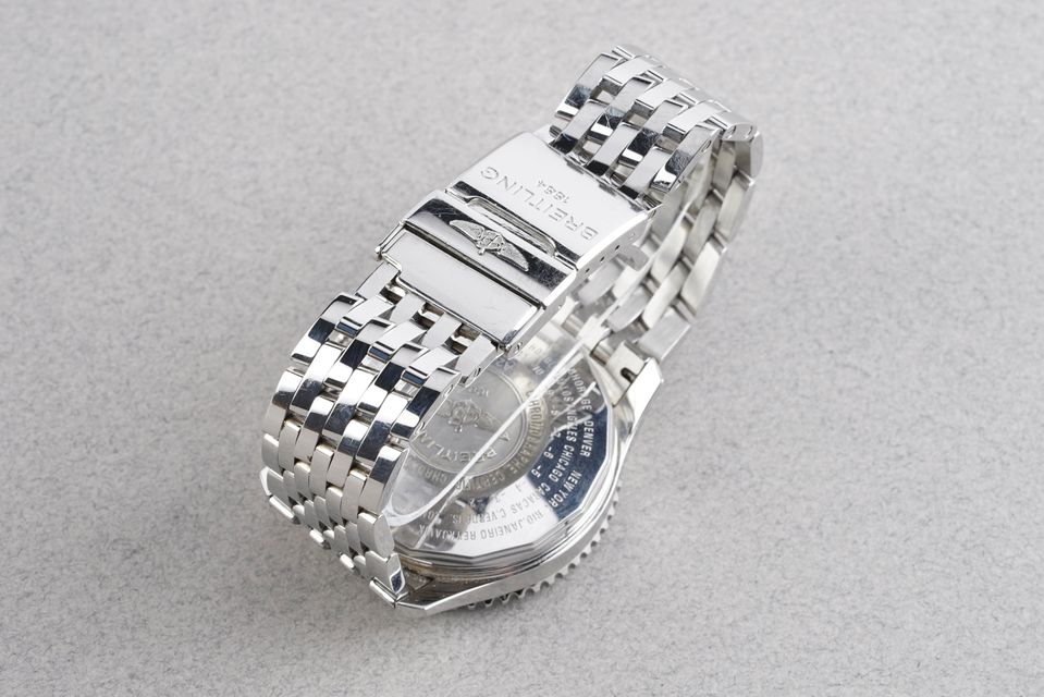 Breitling Navitimer Chronograph GMT 46 A24322 Image 3